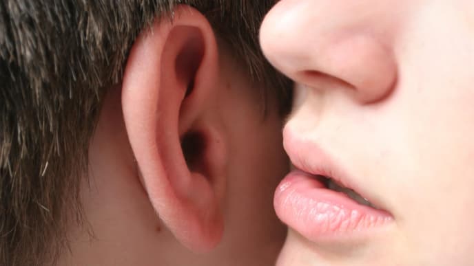 Lippen an Ohr
