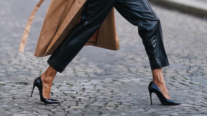 Frau trägt High Heels