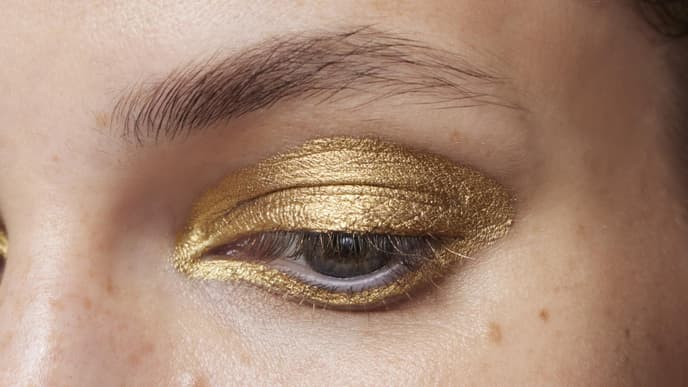 Goldener Lidschatten