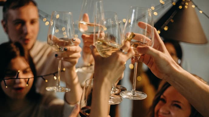 Anstoßen mit Sekt