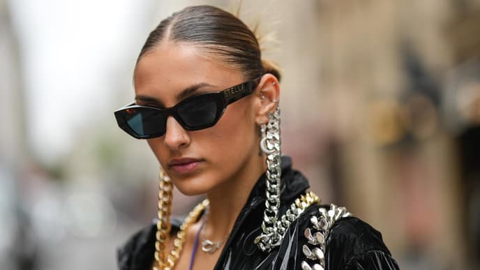 Frau mit Sleek Bun