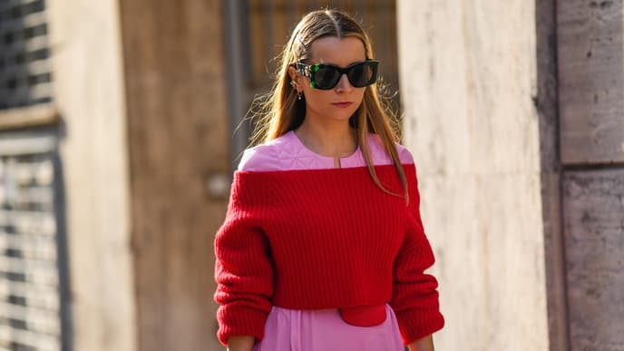 Frau mit rotem Pullover