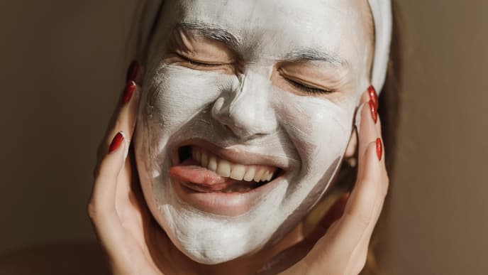 Frau mit Gesichtsmaske