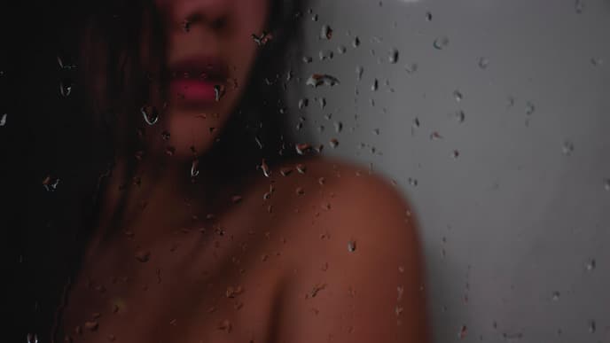 Feuchtes Vergnügen: Mit diesen 4 Tipps wird Sex unter der Dusche endlich richtig gut Frau unter Dusche