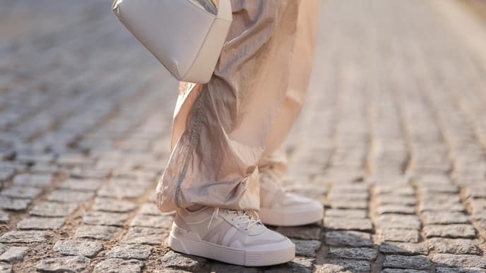 weiße Sneakers 