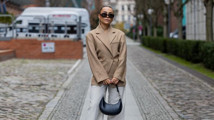 Frau mit Blazer