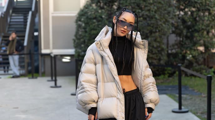 Frau in Puffer-Jacket