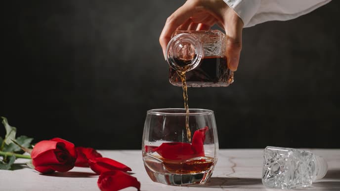 Wein wird eingefüllt