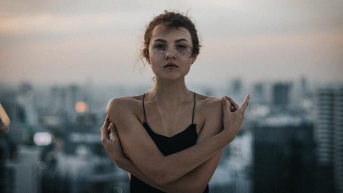 Frau in Top