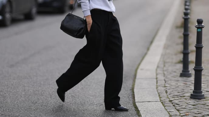 Frau mit Anzughose
