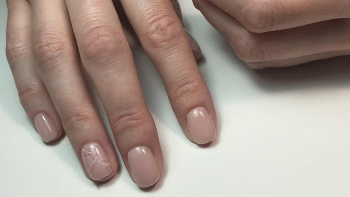 Fingernägel schlichte Maniküre