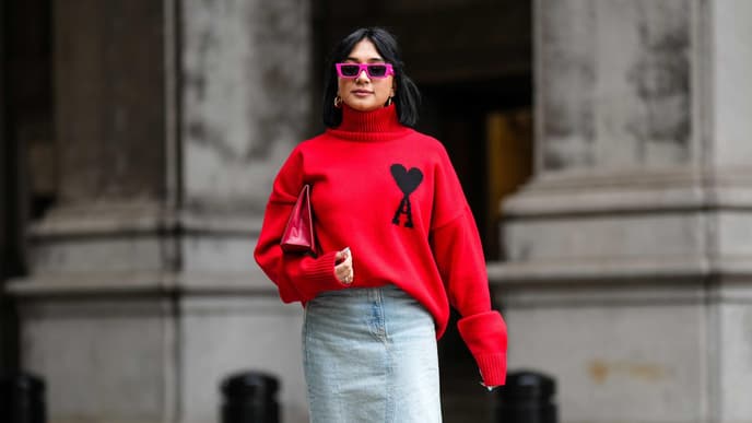 Frau mit rotem Pullover
