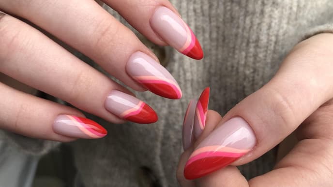 Retro Swirl Nails