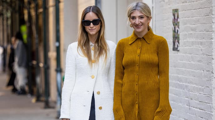 Frauen im Cord-Outfit