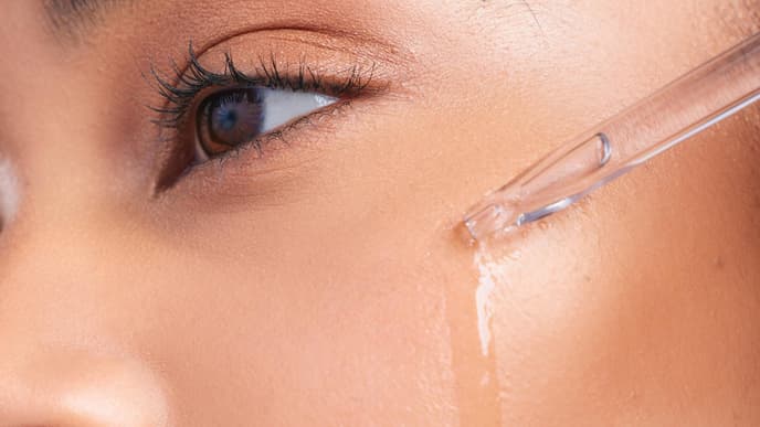 Anti-Aging Serum auf Haut