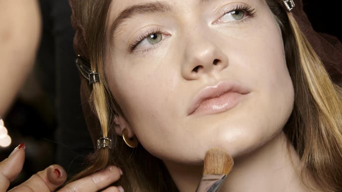 Junge Frau mit Make-up