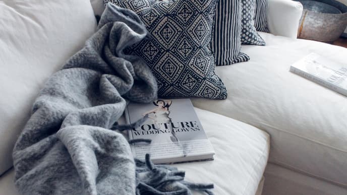 Sofa mit Decke