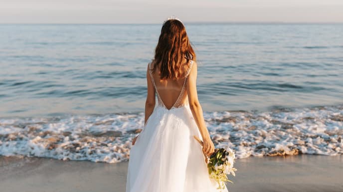Frau mit Boho Hochzeitsfrisur