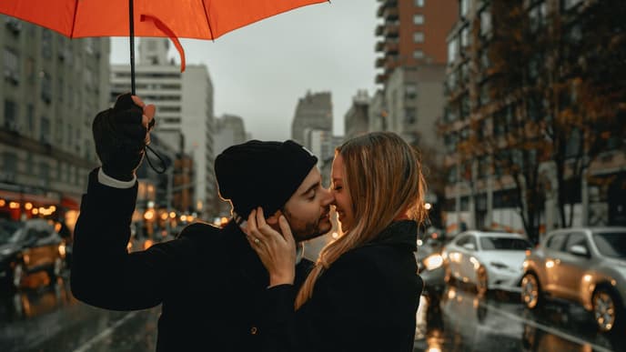 Pärchen im Regen