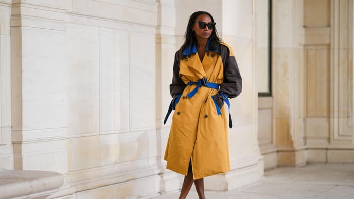 Gelber Trenchcoat