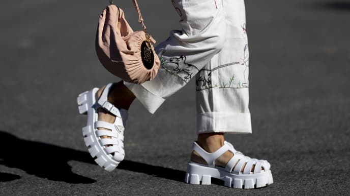 Weiße Sandalen