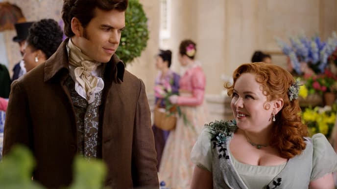 Penelope Featherington und Colin Bridgerton schauen sich an