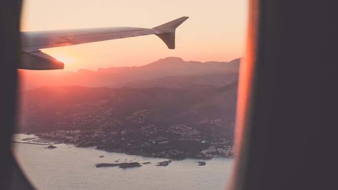 Flugzeugfenster Himmel Meer fliegen