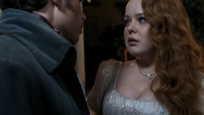 Colin Bridgerton und Penelope Featherington Bridgerton schauen sich an