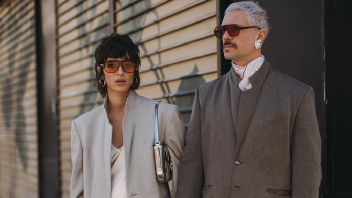 stylisches Paar auf der Paris Fashion Week