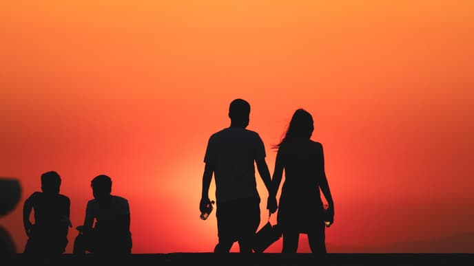 Paar im Sonnenuntergang