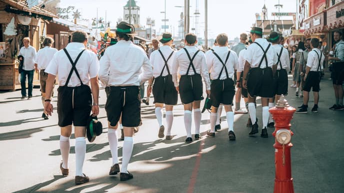 Männer in Trachten