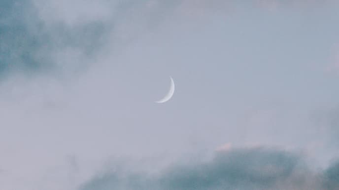Halbmond am Himmel