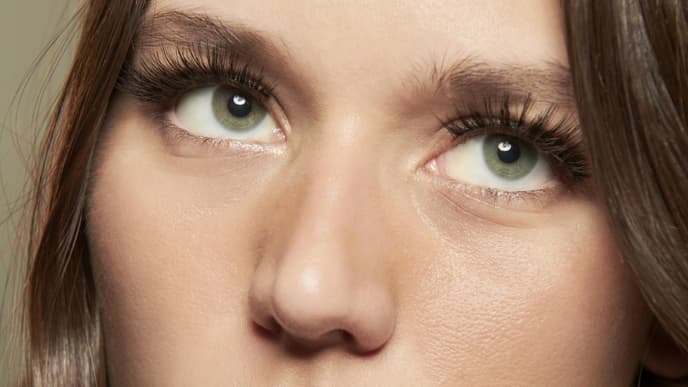 Geschwungene Wimpern