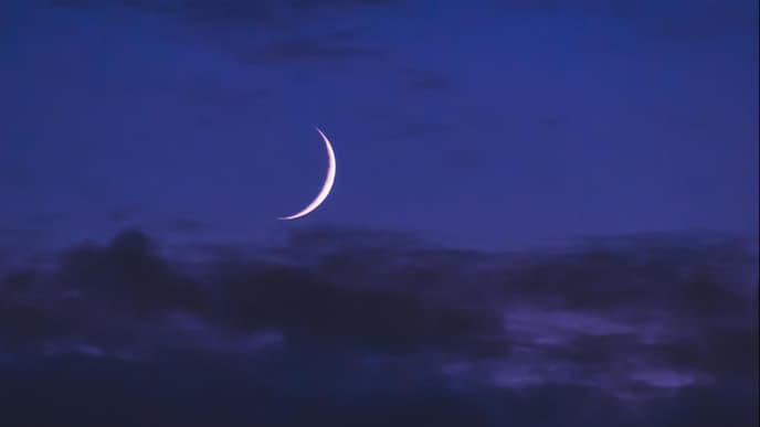 Neumond am Himmel