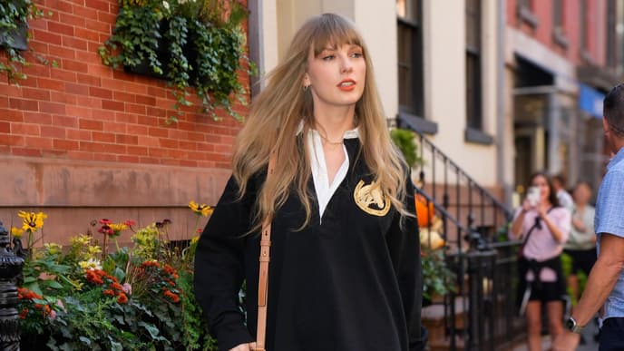 Taylor Swift mit Oversized Pullover