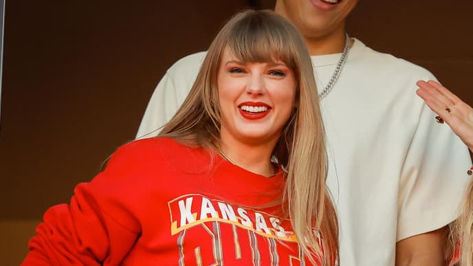 Taylor Swift mit Kansas Pullover