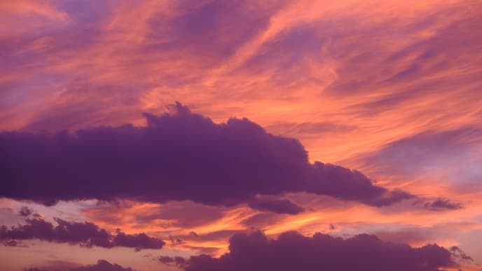 Bunter Himmel mit Wolken