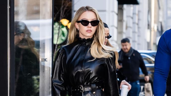 Sydney Sweeney im Leder-Look