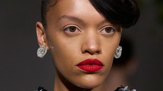 Model mit Tolle
