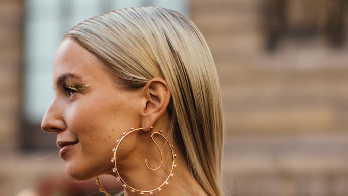 Leonie Hanne trägt Butterscotch Blonde