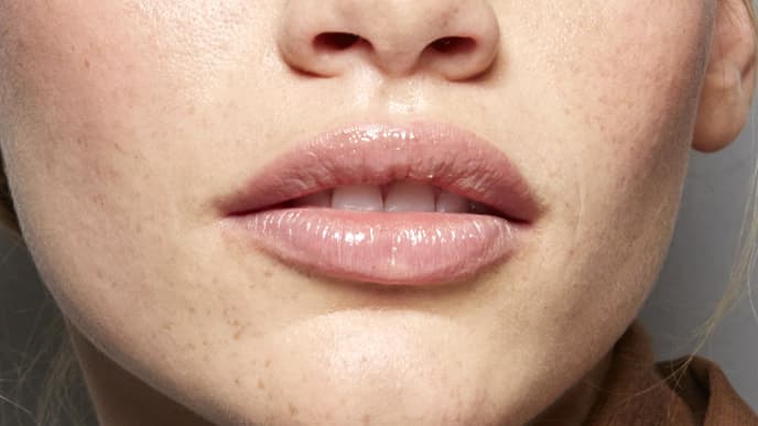 Nahaufnahme von rosigen Lippen