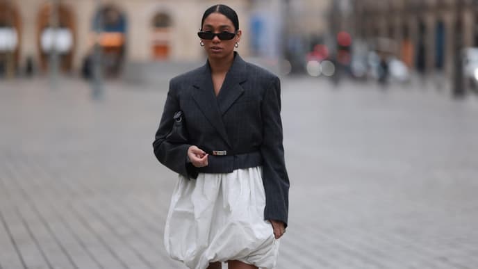 Frau mit Bubble Skirt 