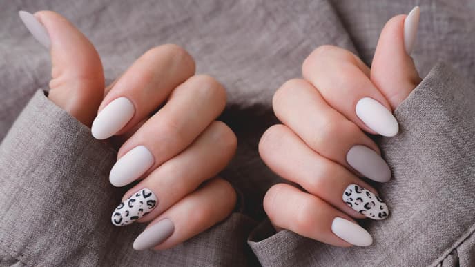 Fingernägel mit Leopardenmuster