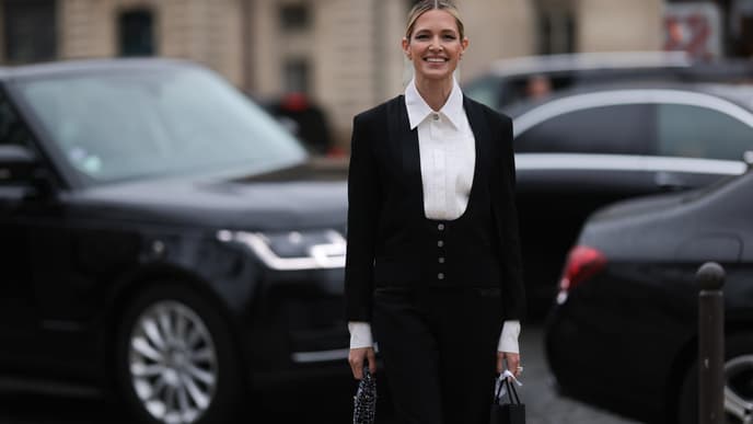 Frau mit Bluse