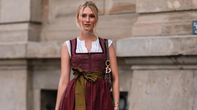 Frau in einem Dirndl