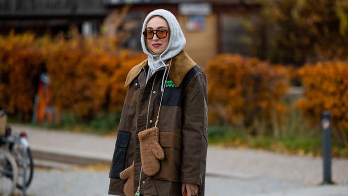 Frau mit Wachsjacke