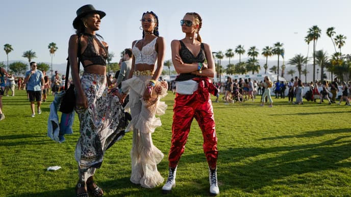 Frauen feiern auf dem Coachella-Festival