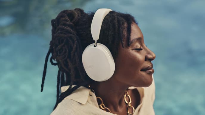 Die Sonos Ace Kopfhörer in Weiß