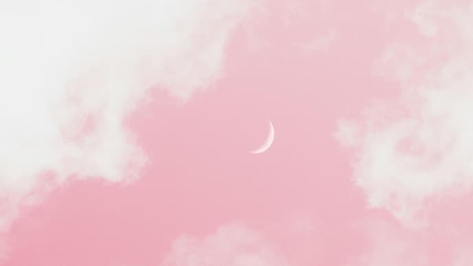 Sichelmond an rosa Himmel