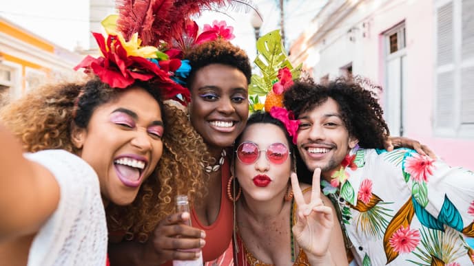 Eine Gruppe feiert Karneval